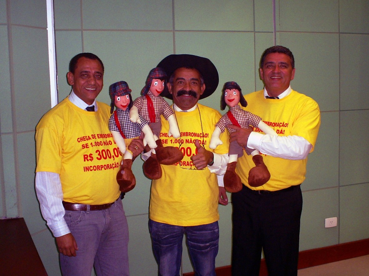 Vereadores posam com o novo "massacote", como diria Chaves. Foto: Allan Nóbrega S5032856