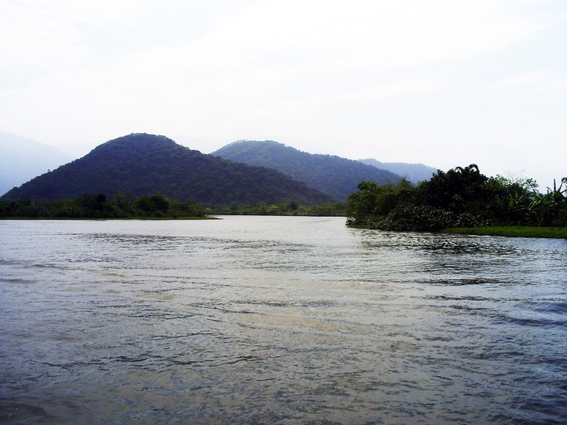 Rio Cascalho, no trecho próximo ao Porto da Usiminas. Foto: Allan Nóbrega